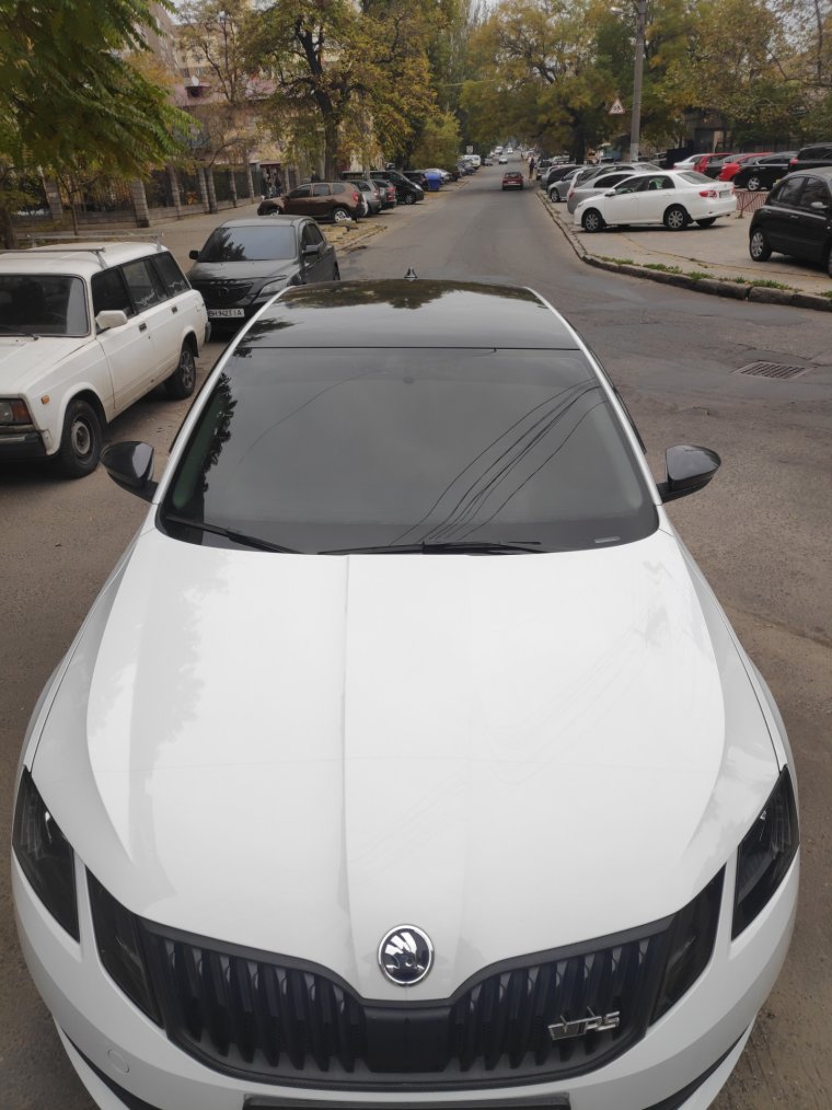 Октавия а8 с черной крышей