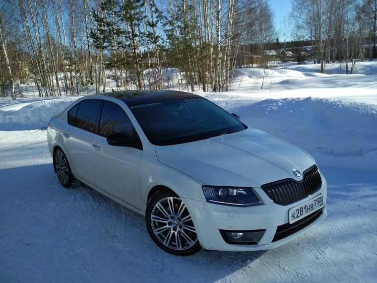 Шкода Октавия а7 черная крыша