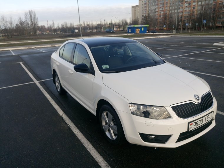 Шкода Октавия а5 с черной крышей