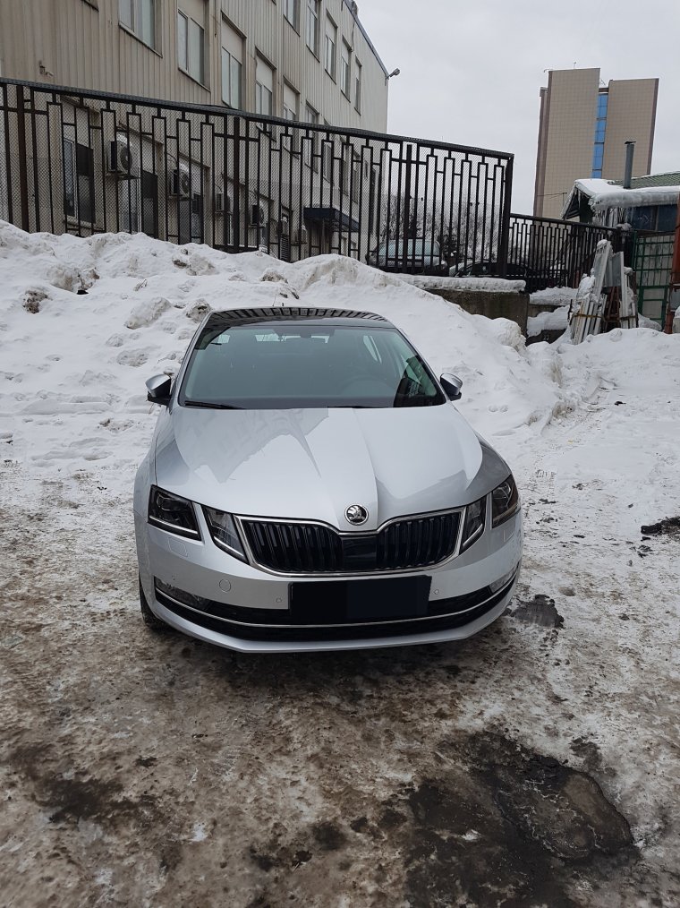 Шкода Октавия а7 черная крыша