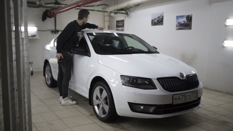 Шкода Октавия 2020 с черной крышей