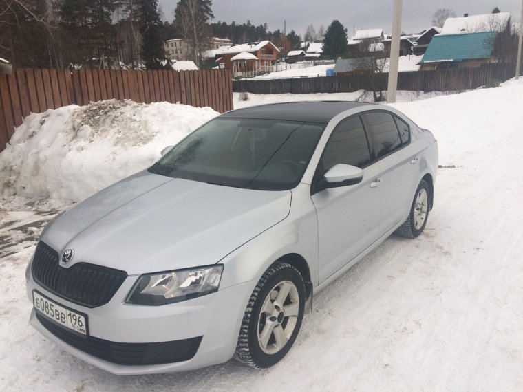 Шкода Октавия а5 с черной крышей