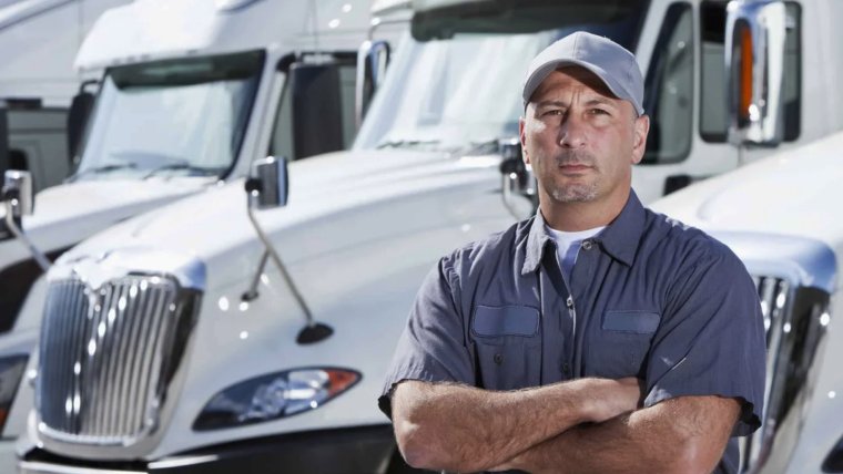 Водитель фуры