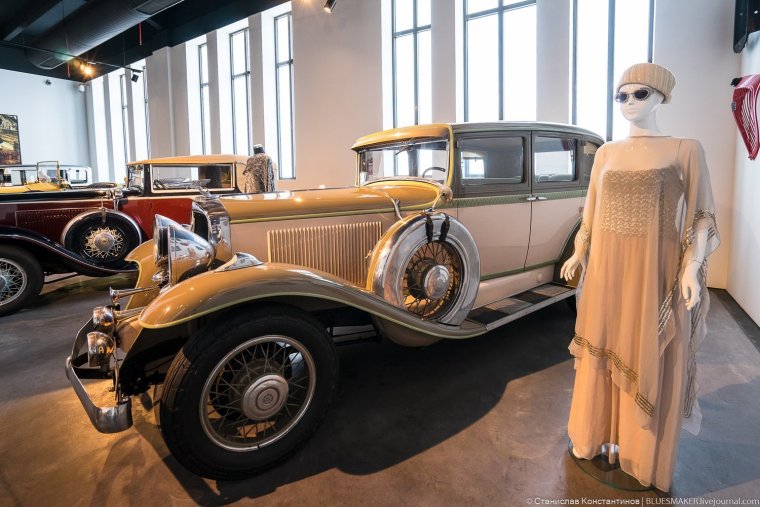 Фотозона с машинками