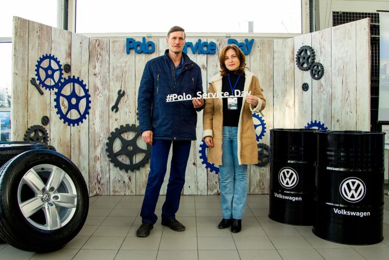 Фотозона с машиной