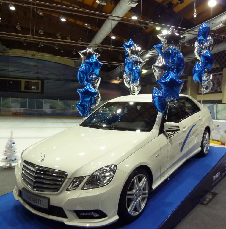 Роскошные автомобили Роскошные женщины