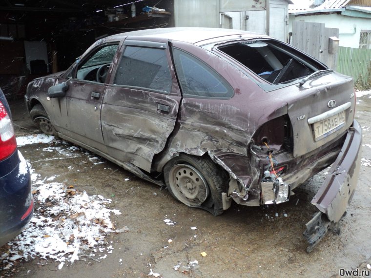 Лада Приора хэтчбек битая