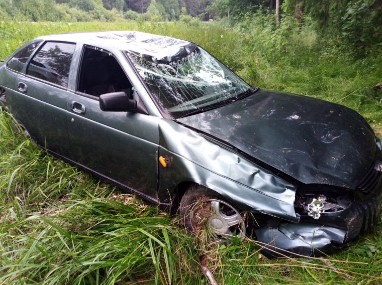 Битая зеленая Приора