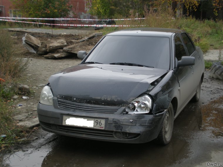 ВАЗ Приора черный седан битый