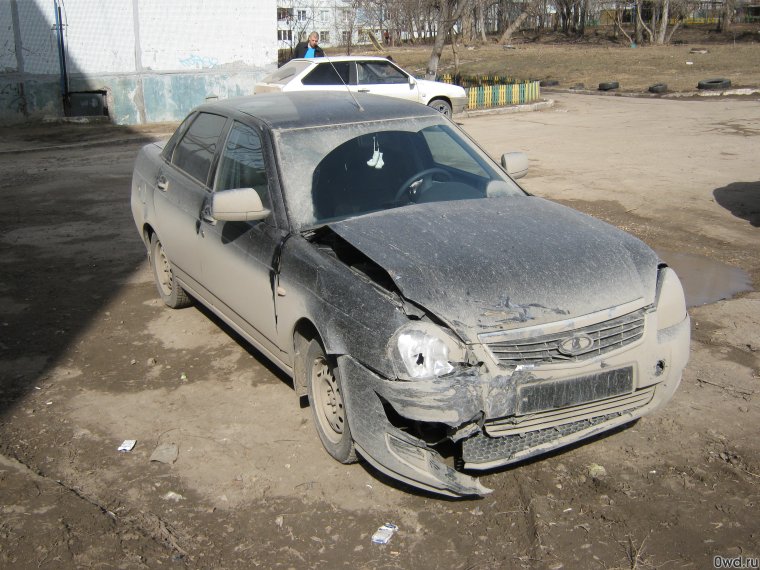 Битая Приора хэтчбек