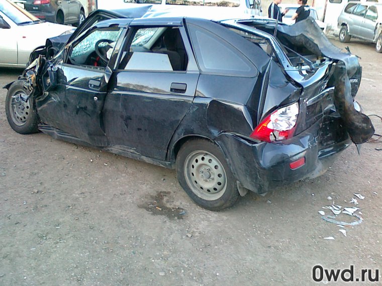 Приора хэтчбек черная битая