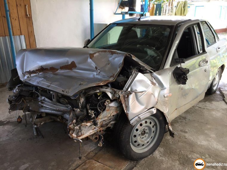 Битая Приора 1