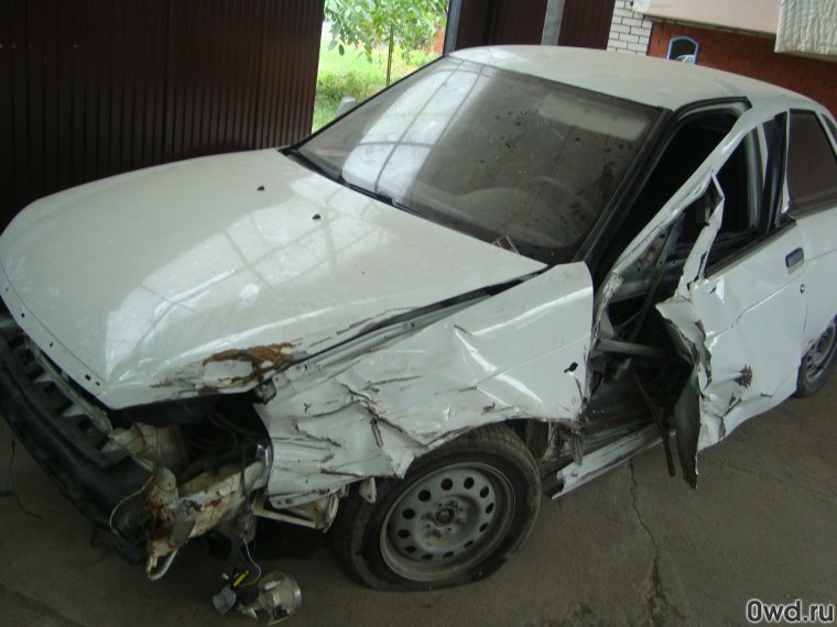 Битая Лада Приора 2