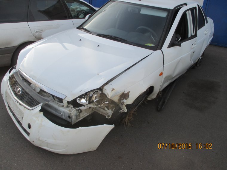 Битая Лада Приора 2