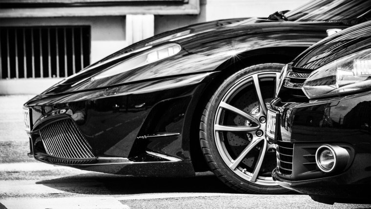 Красивая машина черно белая