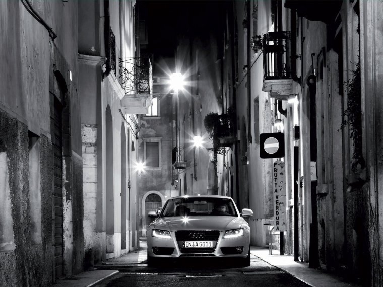 Фотообои машина черно белое