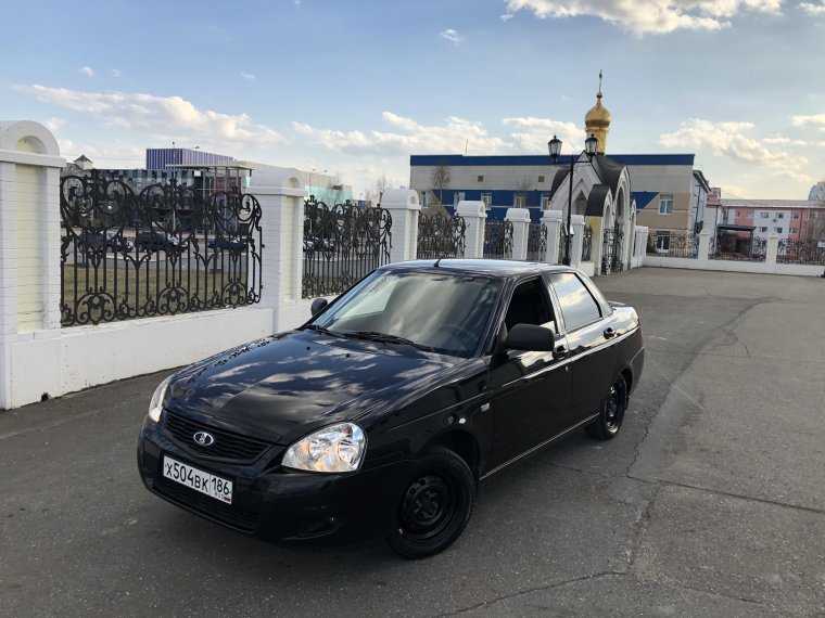Приора 2 седан черная с ФСО