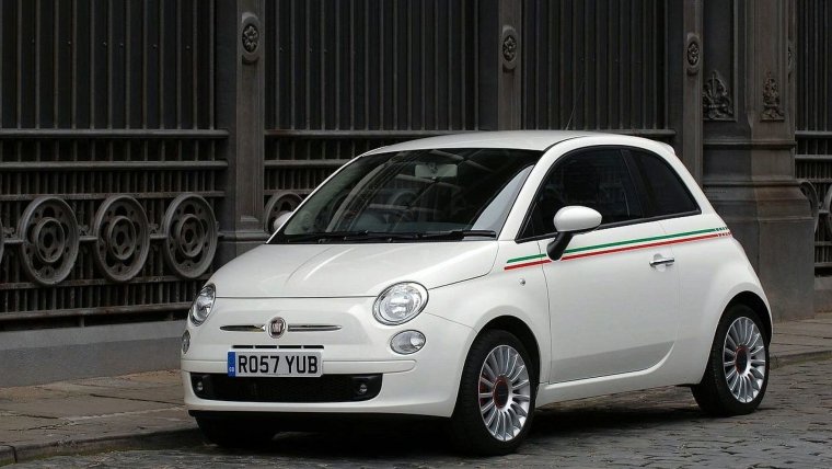 Машина Фиат 500