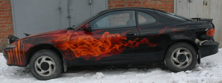 Аэрография огонь на белом авто