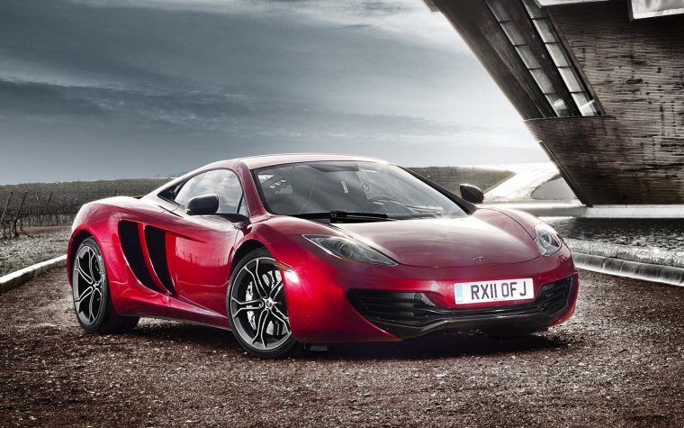 MCLAREN 12c красный