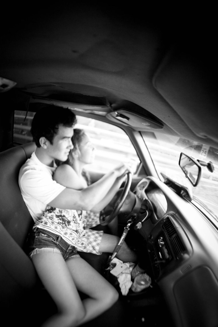Влюбленные в машине