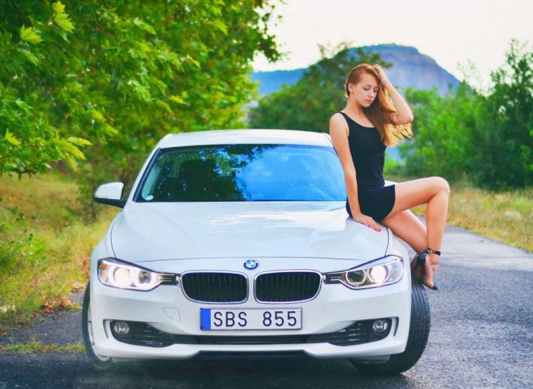 Девочка на БМВ е90