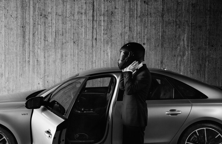 Фотосессия мужчины с машиной