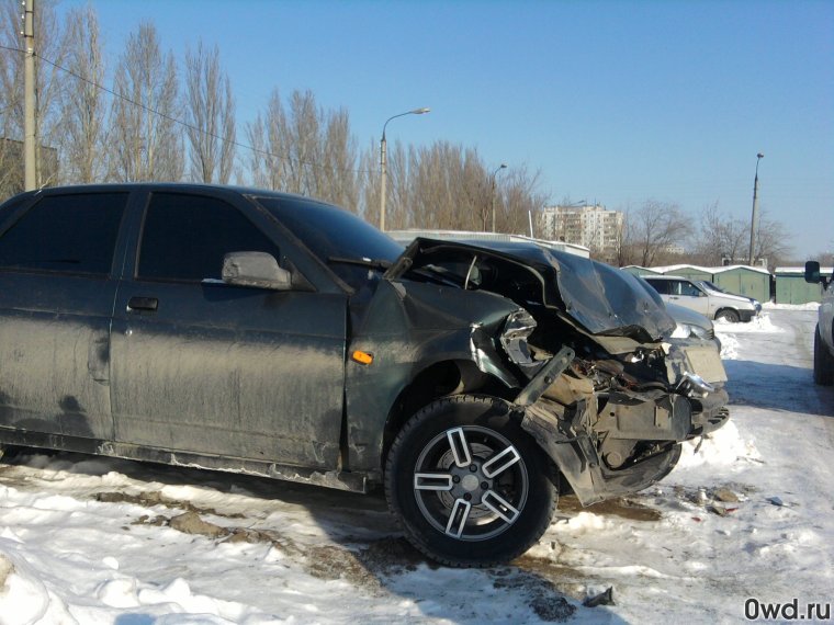 Приора седан черная битая