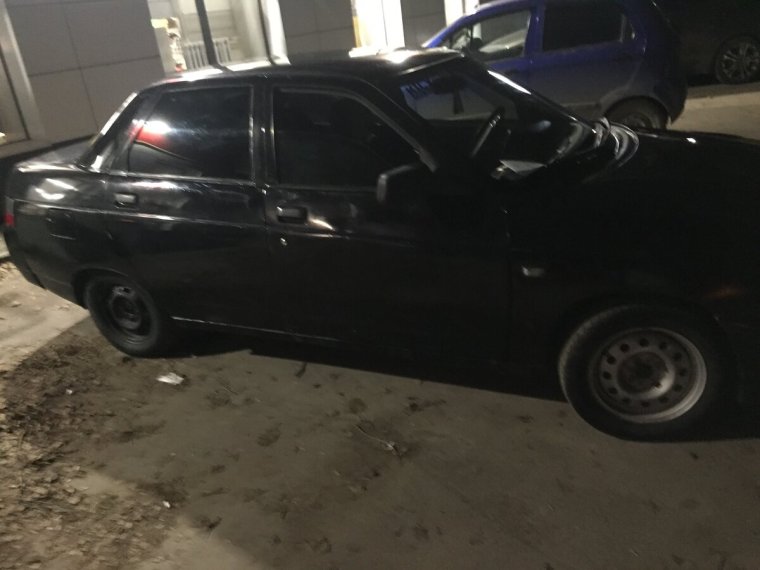 Битая 2110 черная