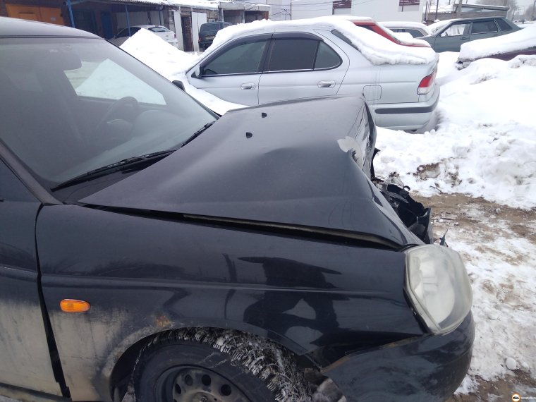 Приора седан битая