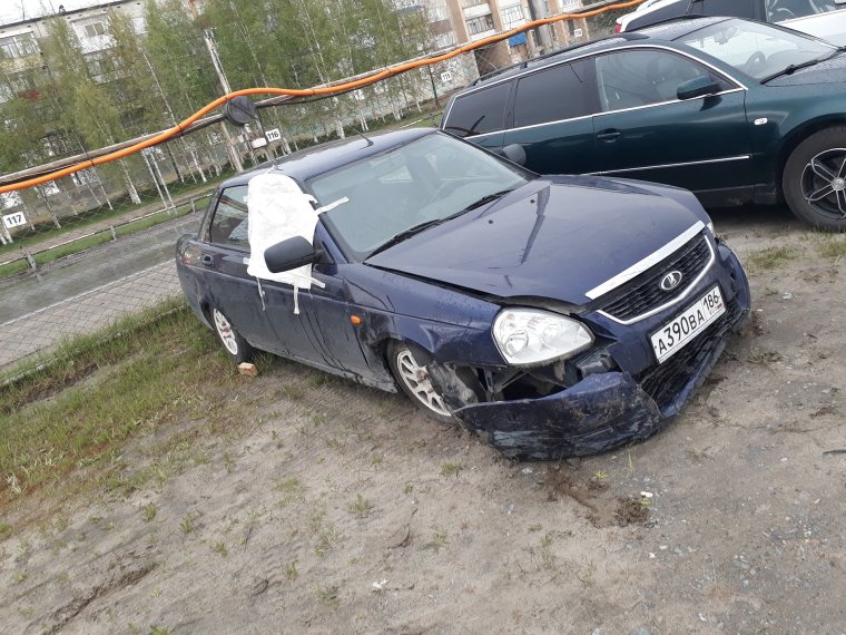 Разбитая Приора седан 2010