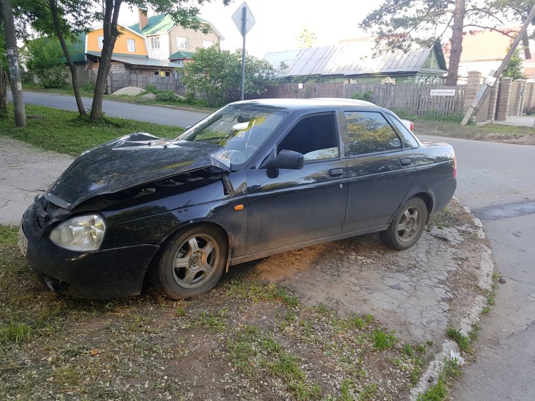 Авария Лада Приора Небесный цвет