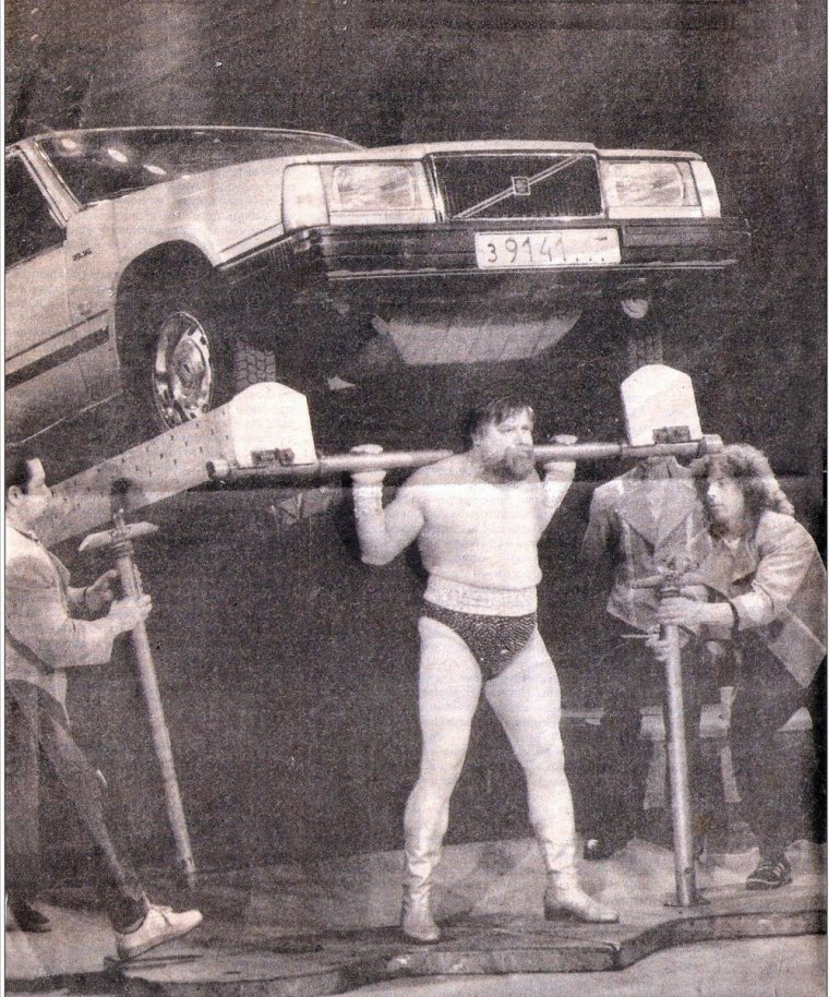 Валентин Дикуль в цирке