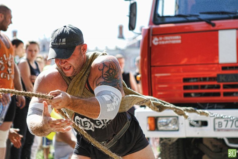 Джонни стронгмен