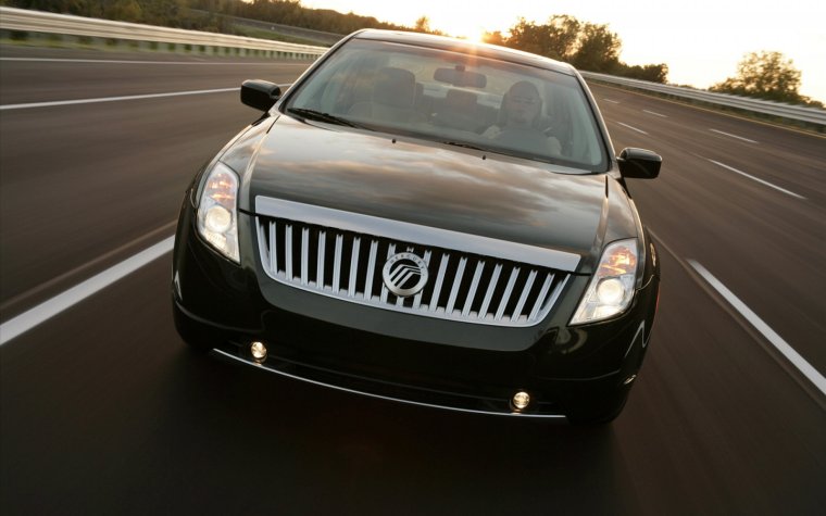 Mercury Milan (2009).