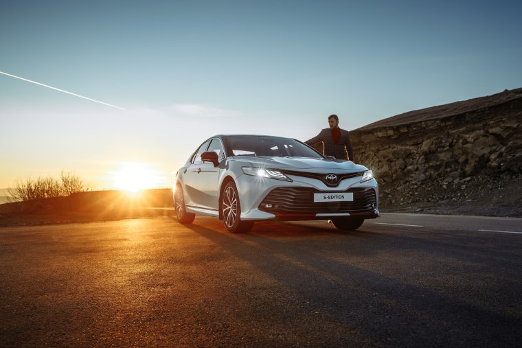 Тойота Камри спорт 2020