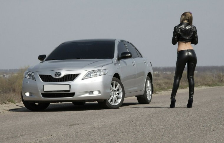 Тойота Камри v40 и девушки