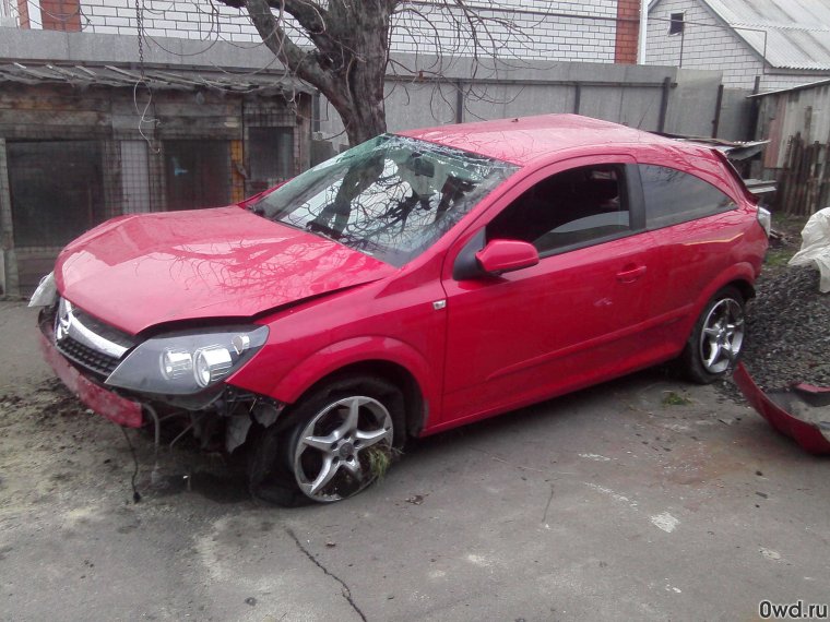 Битая Опель Астра h красная