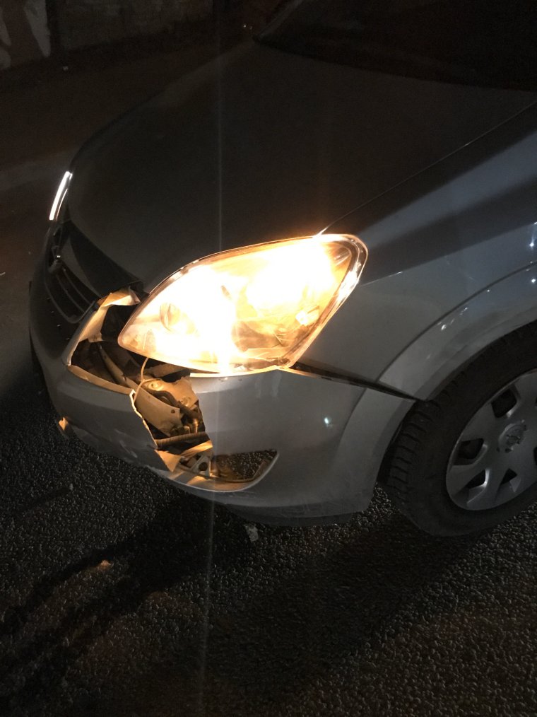 Разбитый Опель Зафира