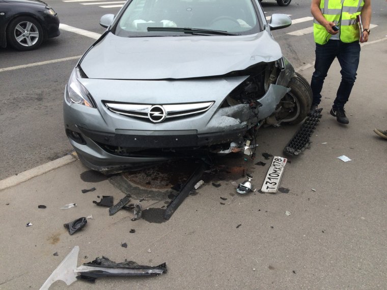 Разбитая Опель Астра j