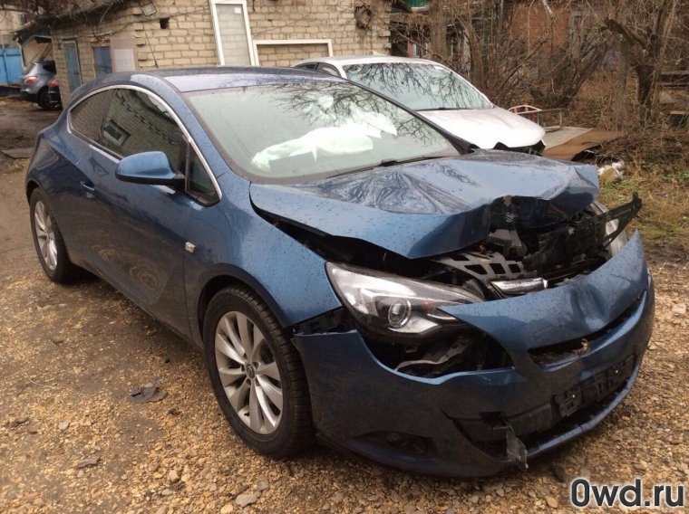 Битый Опель Астра j 2013