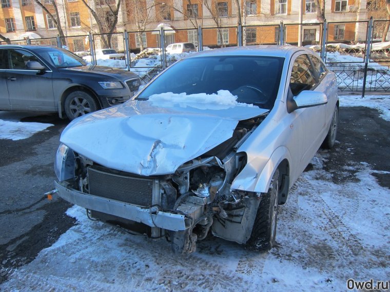 Опель Астра битая