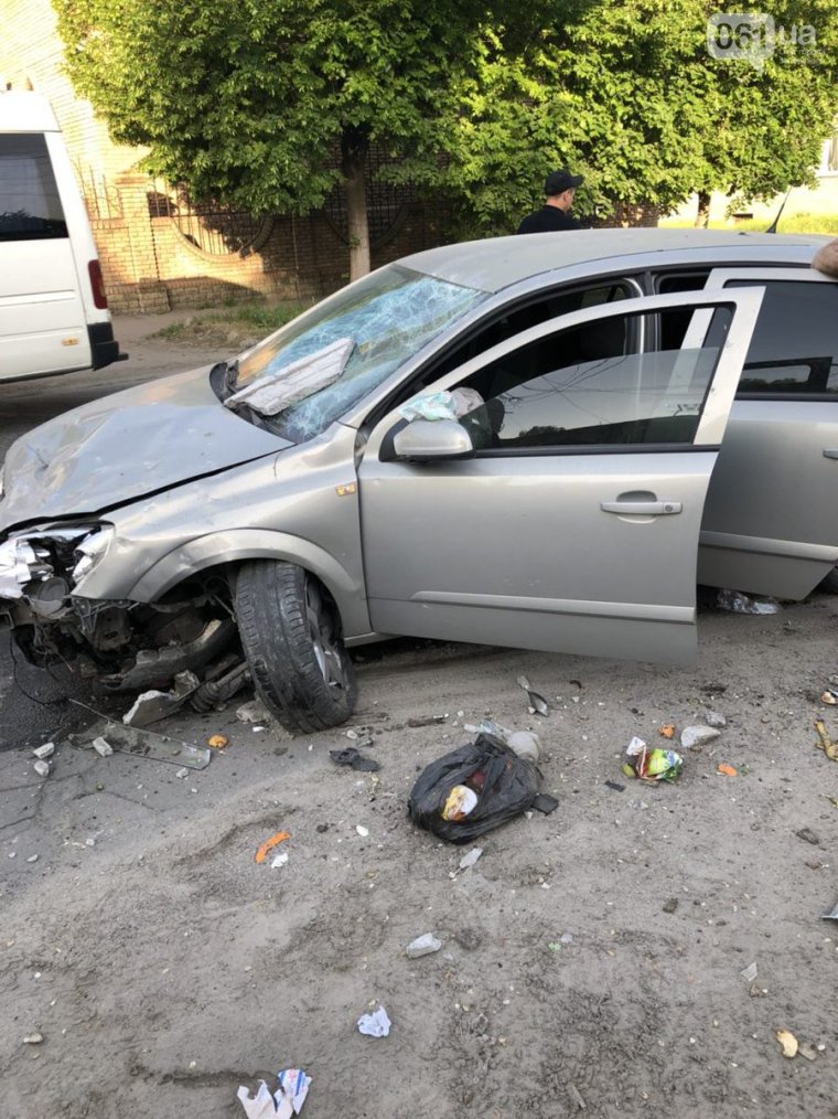 Разбитый Опель Астра н