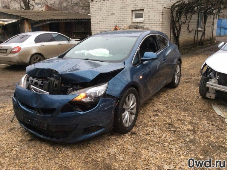 Битый Опель Астра j 2013