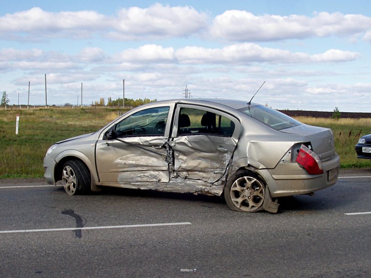 Opel Astra h седан авария