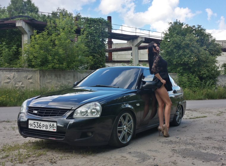 Лада Приора хэтчбек девушка