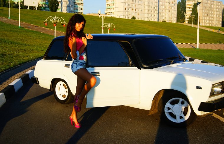 Семерка с девушкой