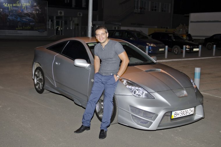 Обычный парень с машиной