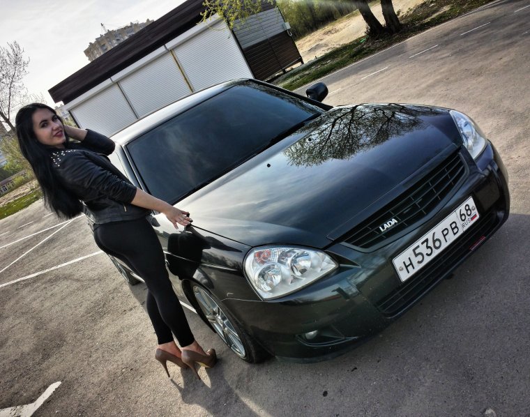 Черная Приора и девушка