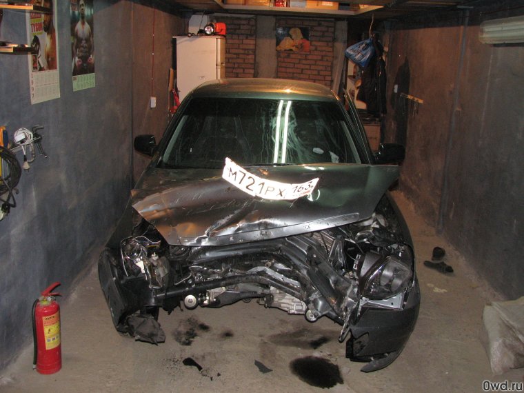 Битая Приора черная универсал